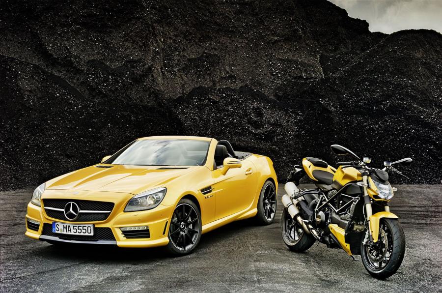  Mercedes-Benz SLK55 AMG with Ducati Streetfighter 848 2011 года  (фото 1 из 18)